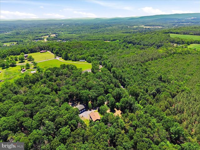 323 S TIMBER RIDGE RD, Cross Junction, VA 22625