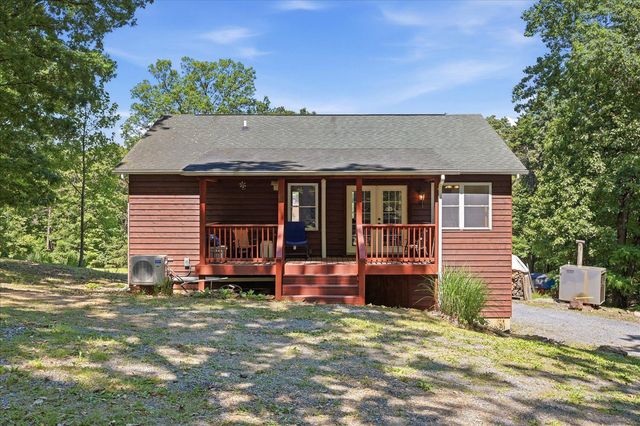 323 S TIMBER RIDGE RD, Cross Junction, VA 22625