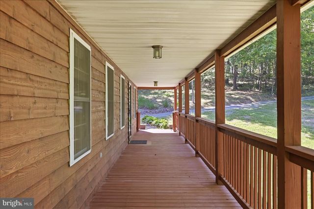 323 S TIMBER RIDGE RD, Cross Junction, VA 22625