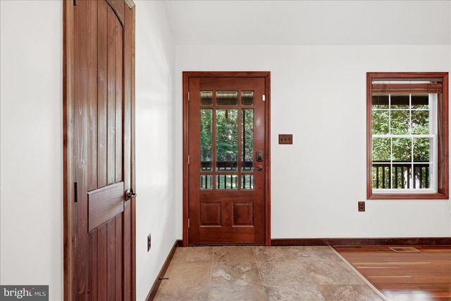 323 S TIMBER RIDGE RD, Cross Junction, VA 22625