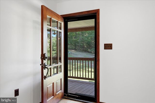 323 S TIMBER RIDGE RD, Cross Junction, VA 22625