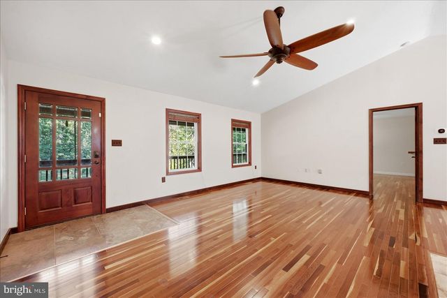323 S TIMBER RIDGE RD, Cross Junction, VA 22625