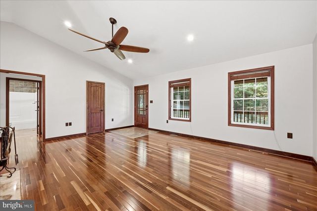 323 S TIMBER RIDGE RD, Cross Junction, VA 22625