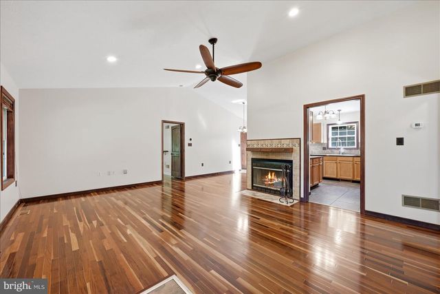 323 S TIMBER RIDGE RD, Cross Junction, VA 22625