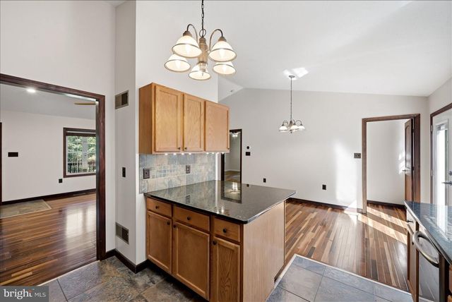323 S TIMBER RIDGE RD, Cross Junction, VA 22625