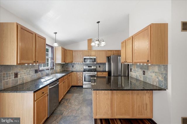 323 S TIMBER RIDGE RD, Cross Junction, VA 22625