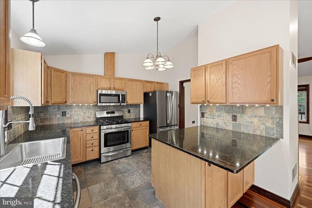 323 S TIMBER RIDGE RD, Cross Junction, VA 22625