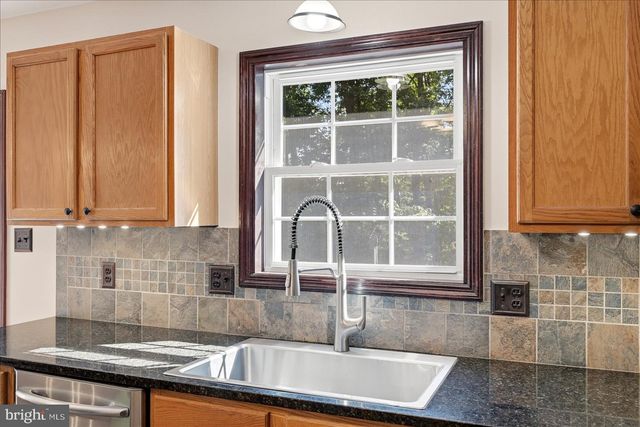 323 S TIMBER RIDGE RD, Cross Junction, VA 22625