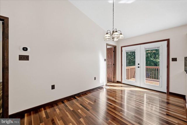 323 S TIMBER RIDGE RD, Cross Junction, VA 22625