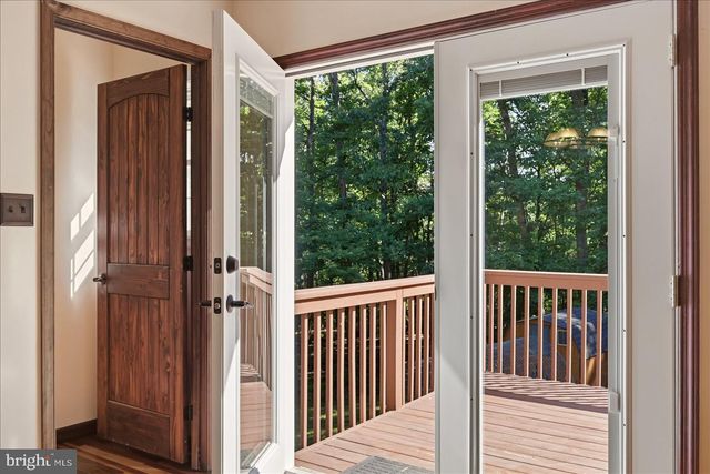 323 S TIMBER RIDGE RD, Cross Junction, VA 22625