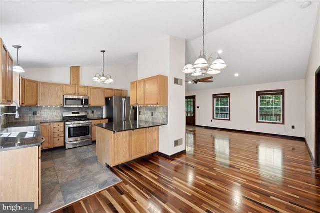 323 S TIMBER RIDGE RD, Cross Junction, VA 22625