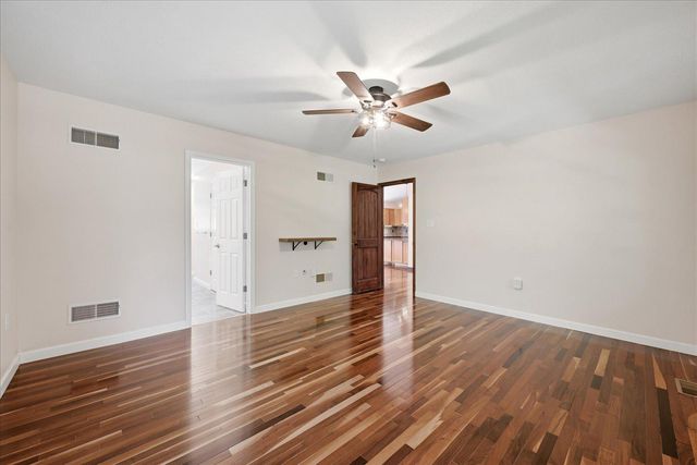 323 S TIMBER RIDGE RD, Cross Junction, VA 22625