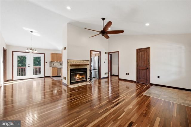 323 S TIMBER RIDGE RD, Cross Junction, VA 22625