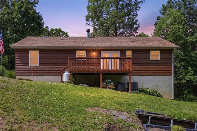 323 S TIMBER RIDGE RD, Cross Junction, VA 22625