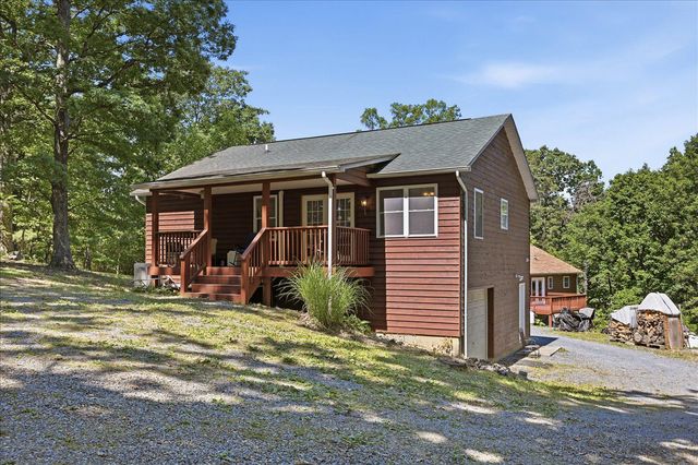 323 S TIMBER RIDGE RD, Cross Junction, VA 22625
