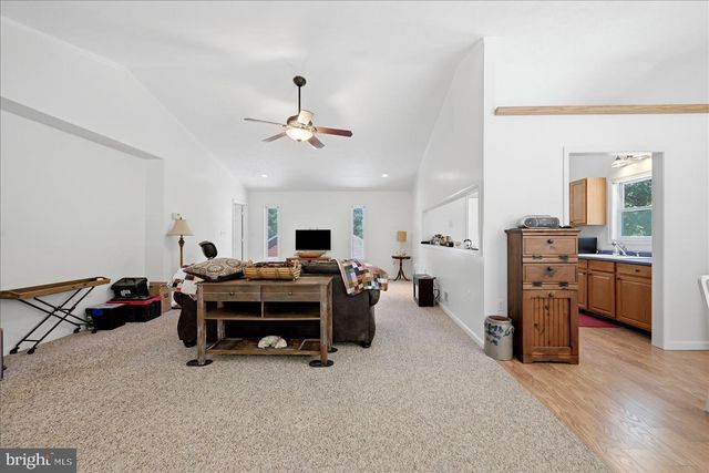323 S TIMBER RIDGE RD, Cross Junction, VA 22625