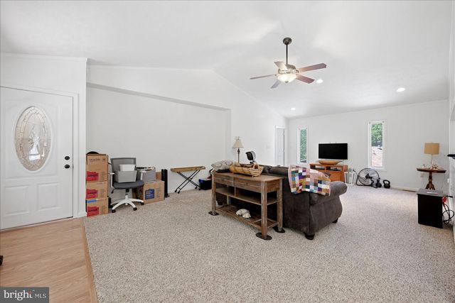 323 S TIMBER RIDGE RD, Cross Junction, VA 22625