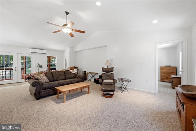 323 S TIMBER RIDGE RD, Cross Junction, VA 22625
