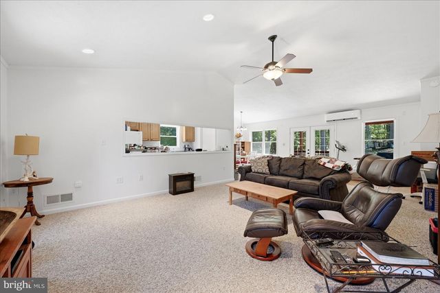 323 S TIMBER RIDGE RD, Cross Junction, VA 22625