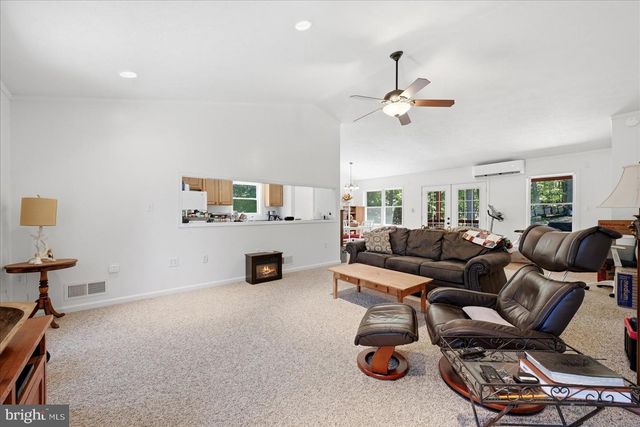 323 S TIMBER RIDGE RD, Cross Junction, VA 22625