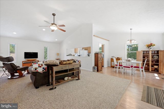 323 S TIMBER RIDGE RD, Cross Junction, VA 22625