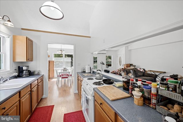 323 S TIMBER RIDGE RD, Cross Junction, VA 22625