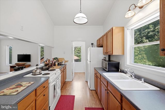 323 S TIMBER RIDGE RD, Cross Junction, VA 22625