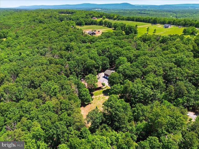 323 S TIMBER RIDGE RD, Cross Junction, VA 22625