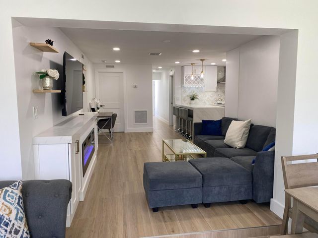 118 SW 9th Avenue, Delray Beach, FL 33444