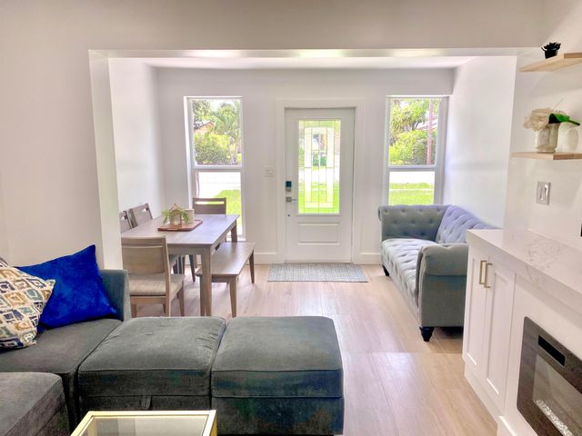 118 SW 9th Avenue, Delray Beach, FL 33444