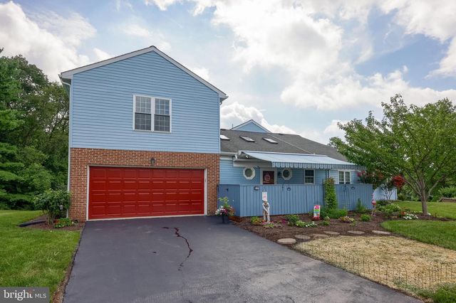 220 WINDING HILL DR, Lancaster, PA 17601