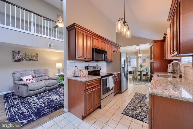 220 WINDING HILL DR, Lancaster, PA 17601