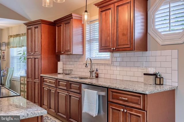 220 WINDING HILL DR, Lancaster, PA 17601