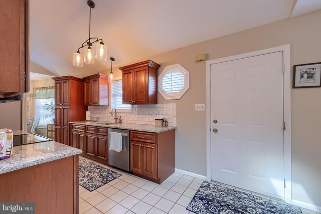 220 WINDING HILL DR, Lancaster, PA 17601