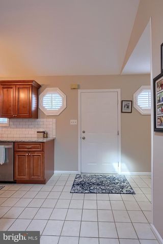 220 WINDING HILL DR, Lancaster, PA 17601
