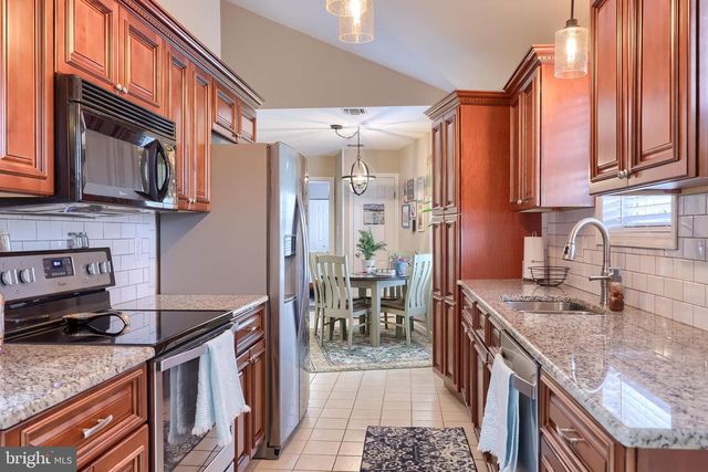 220 WINDING HILL DR, Lancaster, PA 17601