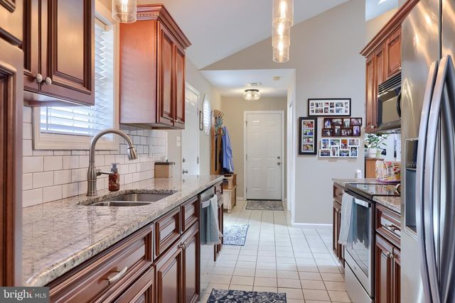 220 WINDING HILL DR, Lancaster, PA 17601