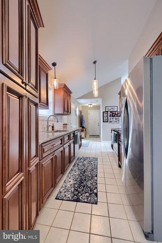 220 WINDING HILL DR, Lancaster, PA 17601