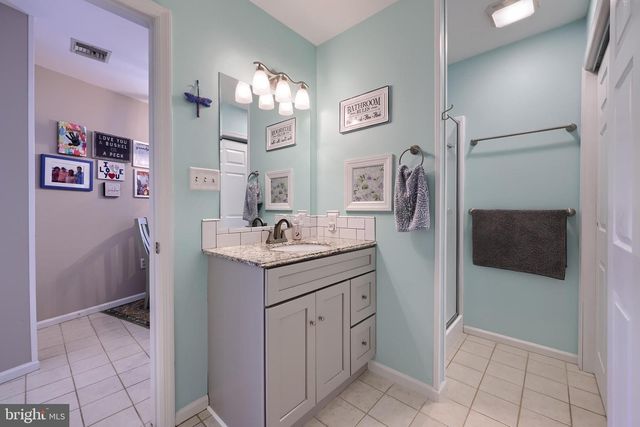 220 WINDING HILL DR, Lancaster, PA 17601