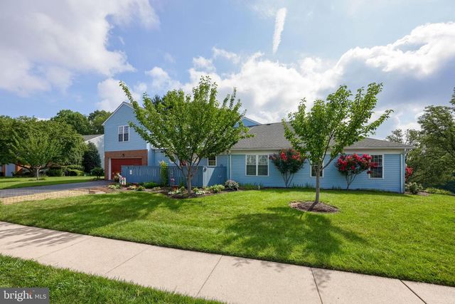 220 WINDING HILL DR, Lancaster, PA 17601