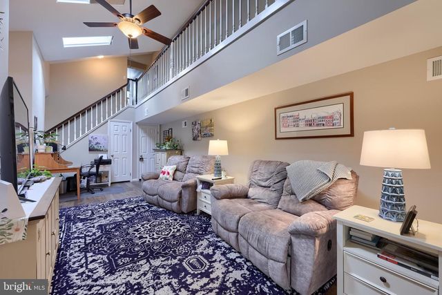 220 WINDING HILL DR, Lancaster, PA 17601