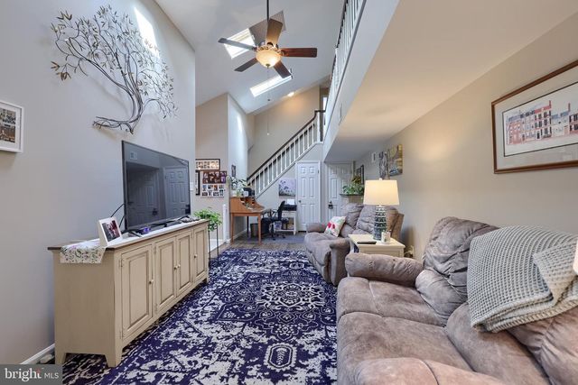 220 WINDING HILL DR, Lancaster, PA 17601