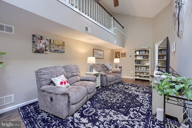 220 WINDING HILL DR, Lancaster, PA 17601