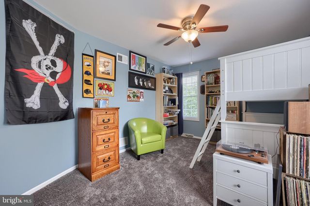 220 WINDING HILL DR, Lancaster, PA 17601