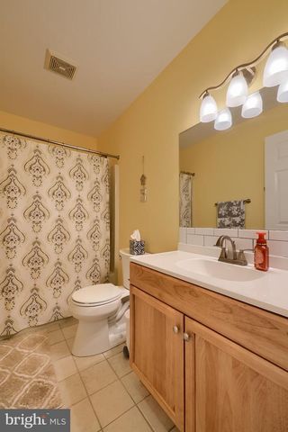 220 WINDING HILL DR, Lancaster, PA 17601
