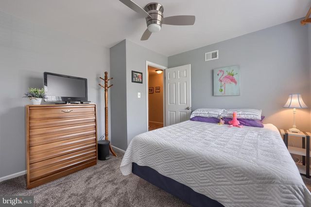 220 WINDING HILL DR, Lancaster, PA 17601