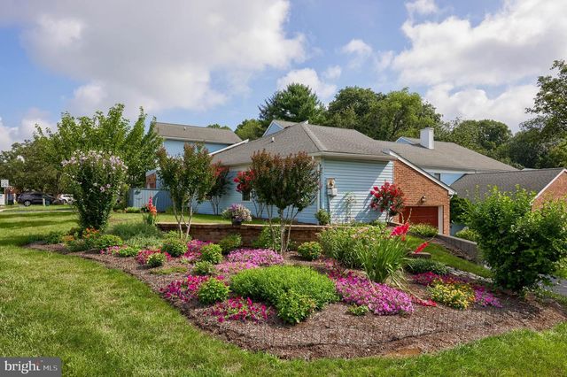220 WINDING HILL DR, Lancaster, PA 17601