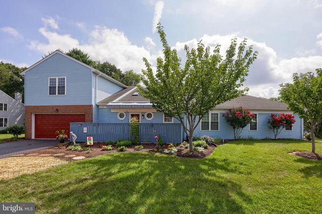 220 WINDING HILL DR, Lancaster, PA 17601