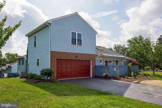 220 WINDING HILL DR, Lancaster, PA 17601
