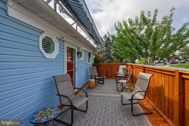 220 WINDING HILL DR, Lancaster, PA 17601